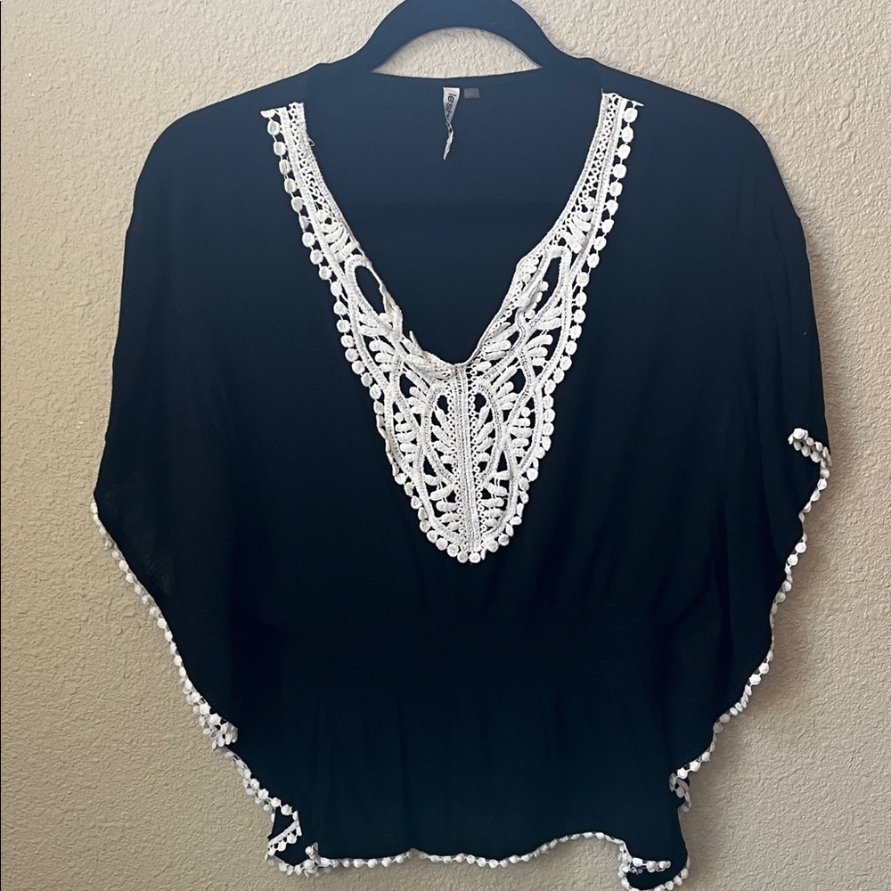 Elegant Black and White Lace Trim Women's Top